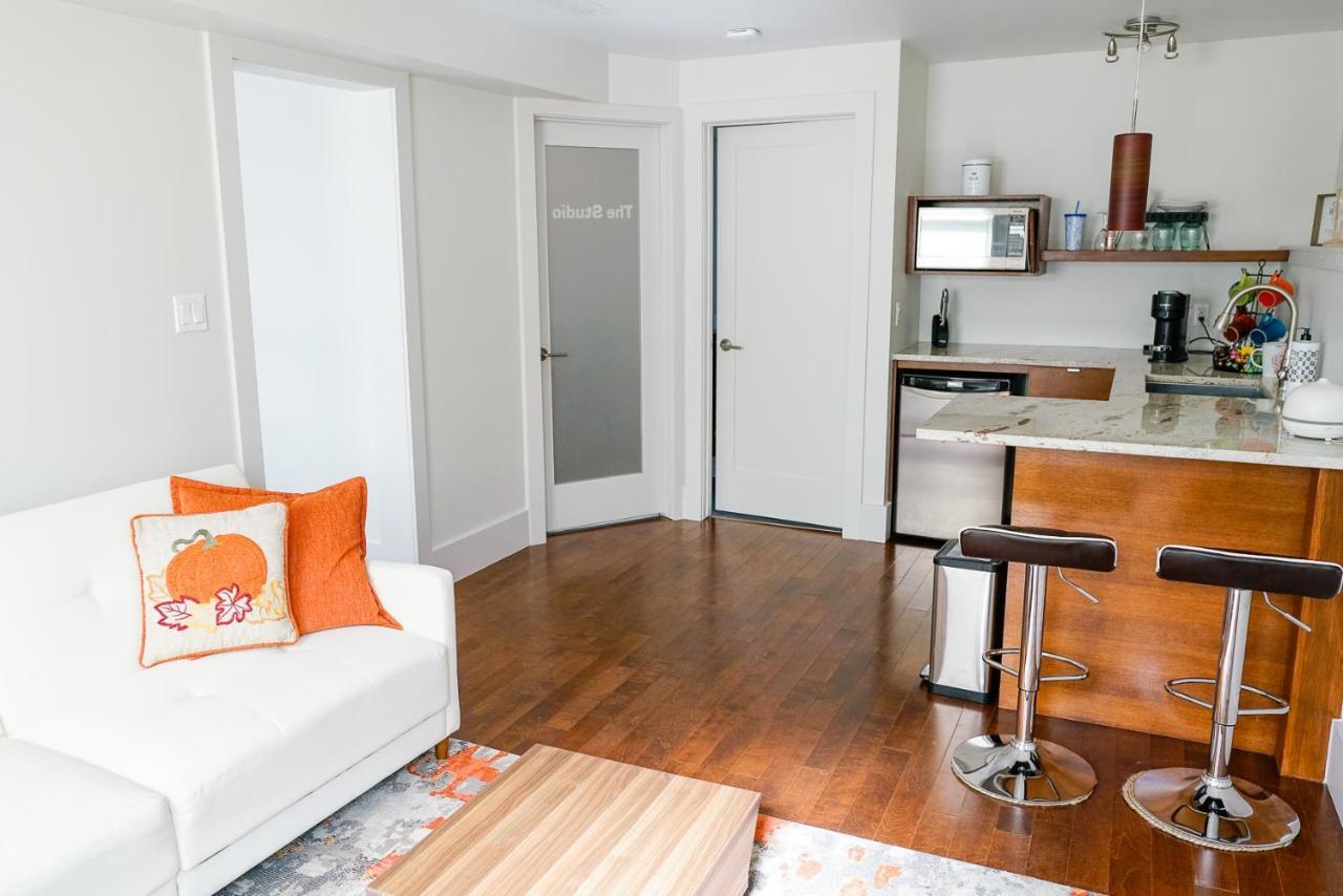 Studio On Capri Calgary Ngoại thất bức ảnh